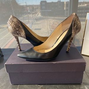 Black pumps with Snake heel